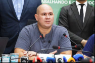 Abilio quer fim de cart
