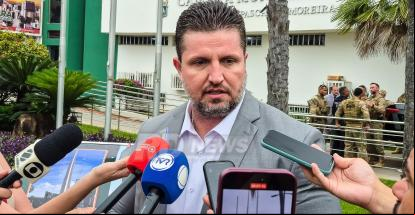Ranalli quer barrar livros com material er