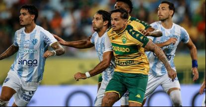 Lucas M. marca no fim, Cuiab